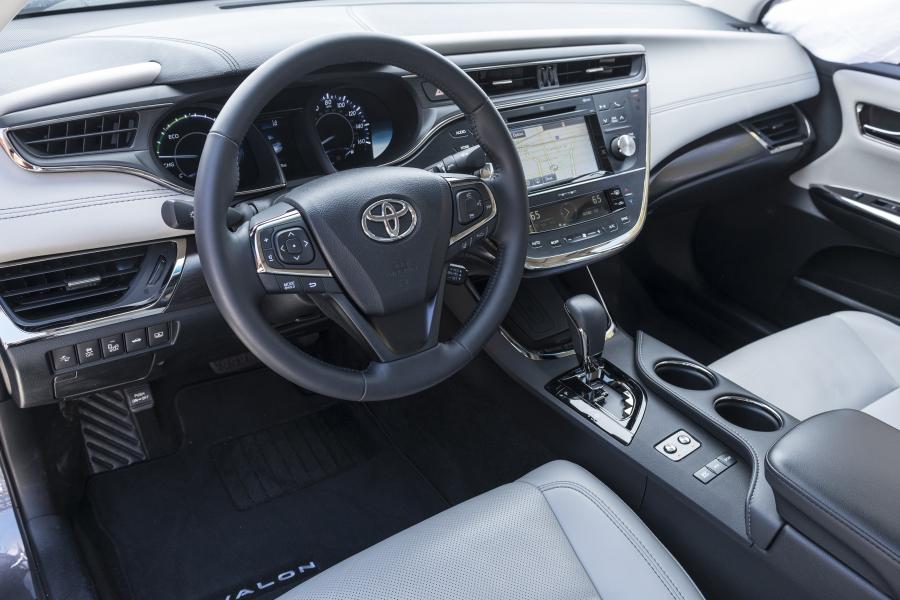 Панель приборов Toyota Avalon Hybrid 2016 года  (US) (фото 17 из 19)